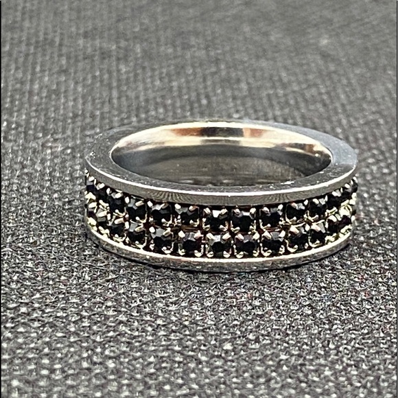 Ring - Picture 3 of 5